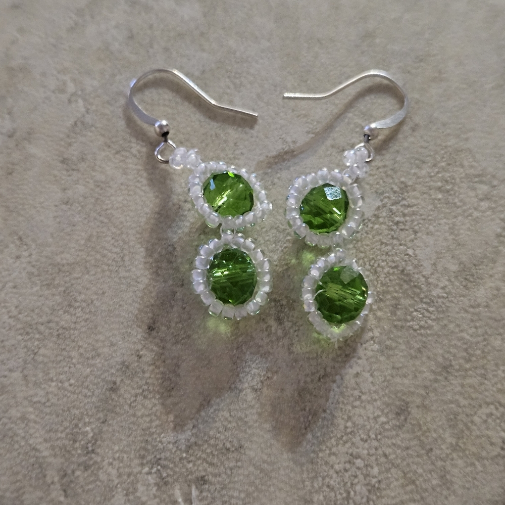 Handmade Beadwoven Emerald Green Daisy Earrings